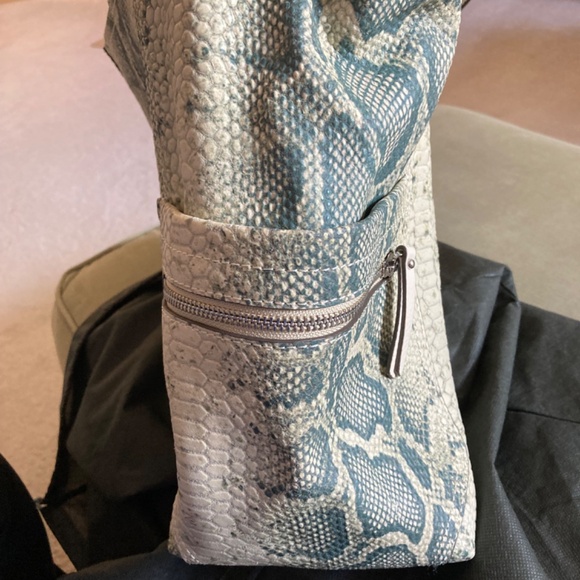 VINCE CAMUTO Maka LEATHER HOBO Snake-print handbag - Picture 7 of 7